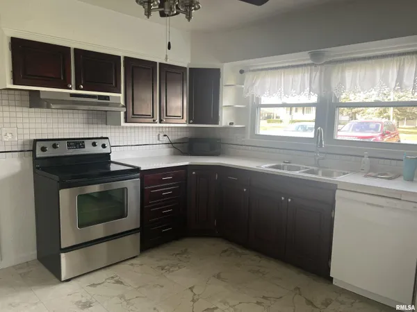 $145,000 | 610 Sandusky Street, Jacksonville, IL 62650