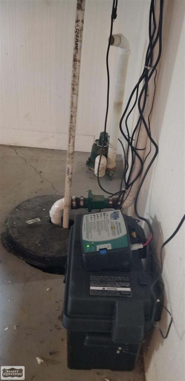 1967 Berville Road Allenton, MI 48002 - Photo 42 of 64 Battery Back-up Sump Pump