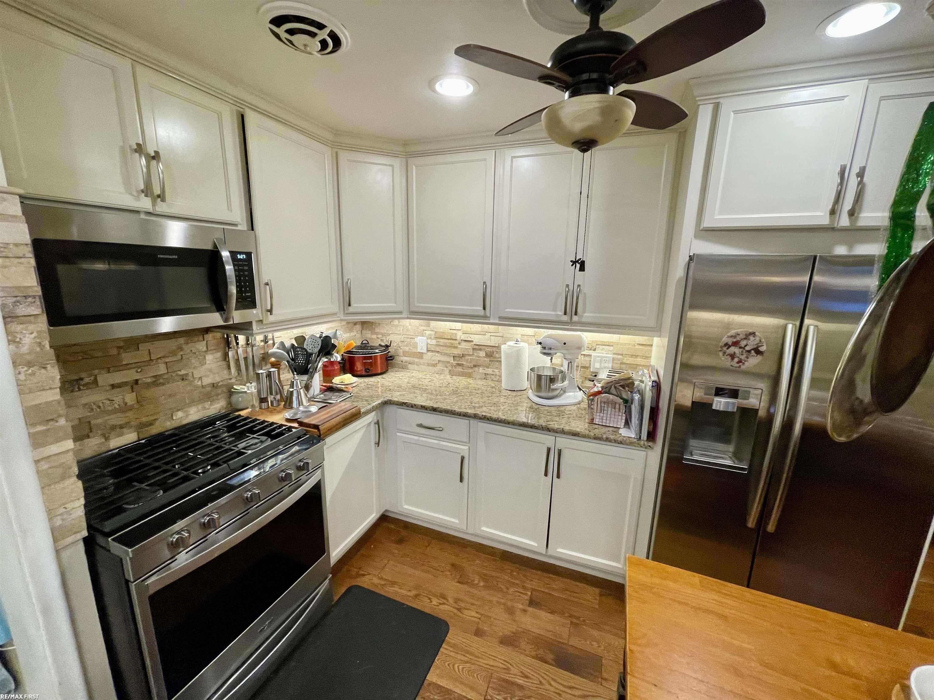1178 Hampton Road Grosse Pointe Woods, MI 48236 - Photo 19 of 50