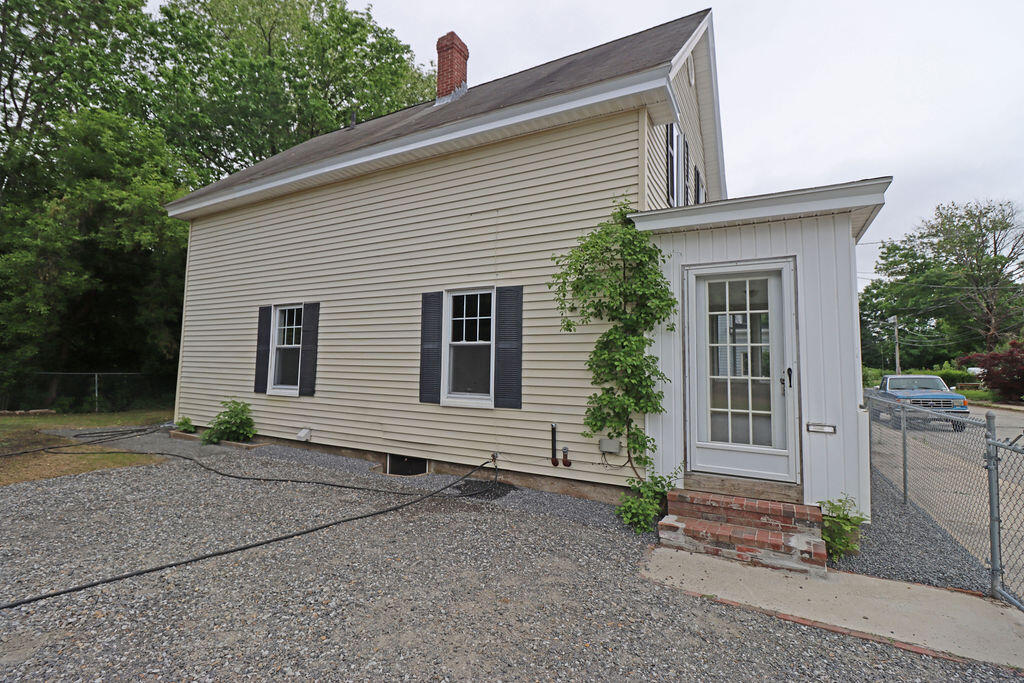 21 Butler Street Sanford, ME 04083 - Photo 6 of 35 IMG_3048