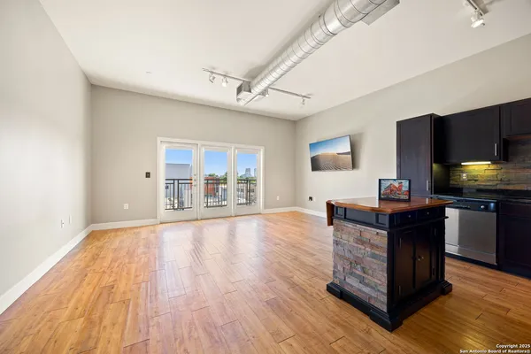 $241,000 | 1401 South Flores Street, Unit 409, San Antonio, TX 78204