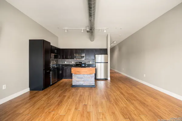 $241,000 | 1401 South Flores Street, Unit 409, San Antonio, TX 78204