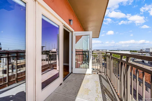 $241,000 | 1401 South Flores Street, Unit 409, San Antonio, TX 78204