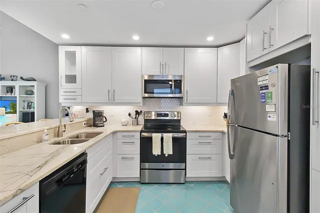 $8,200 | 1343 Siesta Bayside Drive, Unit 1343C, Sarasota, FL 34242