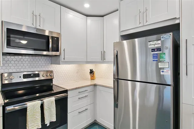 $8,200 | 1343 Siesta Bayside Drive, Unit 1343C, Sarasota, FL 34242