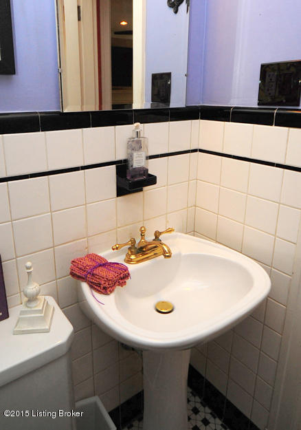 3035 Lexington Road Louisville, KY 40206 - Photo 18 of 47 1st floor powder room