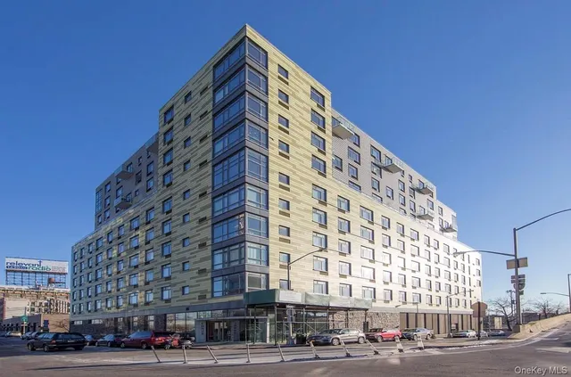 $1,950,000 | 11-02 49th Avenue, Unit PH1C | Long Island City