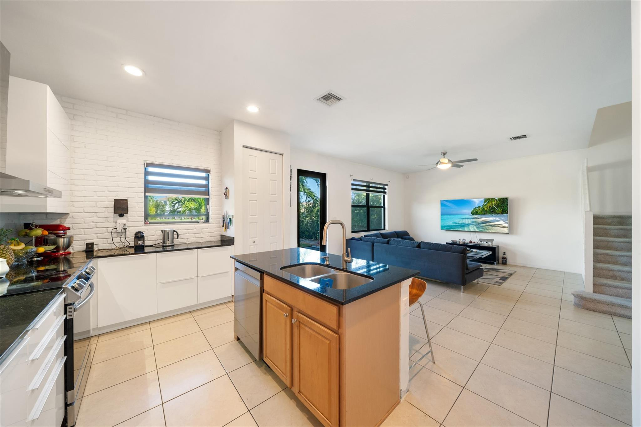 631 Northeast 191st Terrace Miami, FL 33179 - Photo 3 of 31 Photo 3