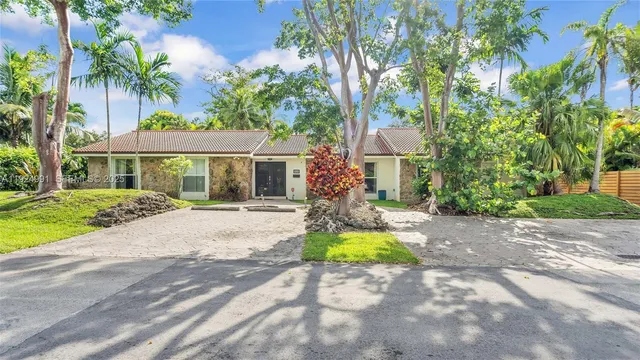 $1,399,000 | 9220 Southwest 94th Place, Miami, FL 33176