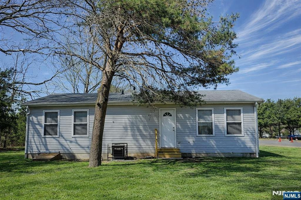 434 Clarks Pond Road Bridgeton, NJ 08302 - Photo 15 of 17 a backyard of a house with lots of green space