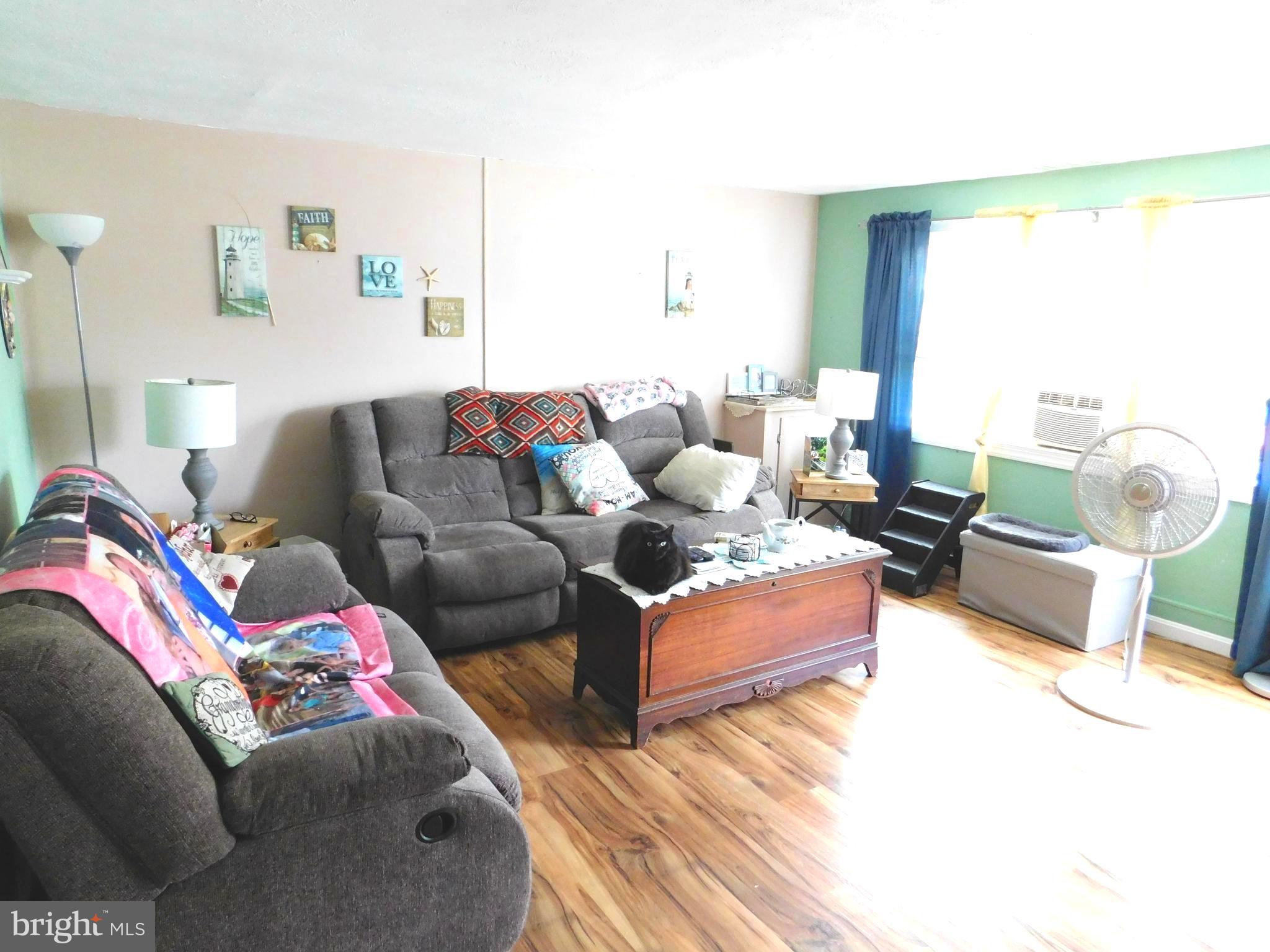2779 Yarnall Road Halethorpe, MD 21227 - Photo 13 of 20 Spacious Living Room