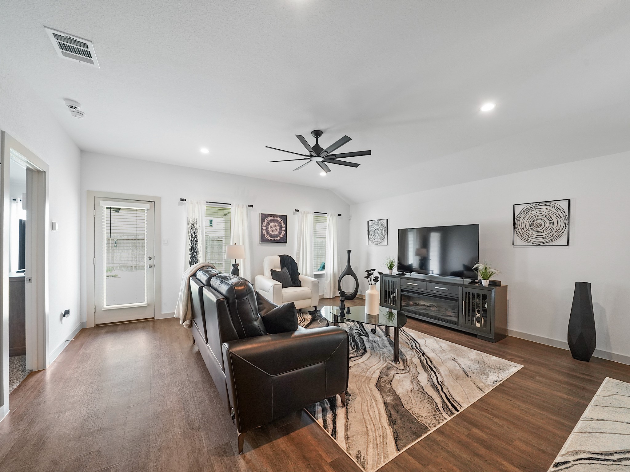 7823 Cattlewood Pass Rosharon, TX 77583 - Photo 10 of 17 Alternate view of the living room.