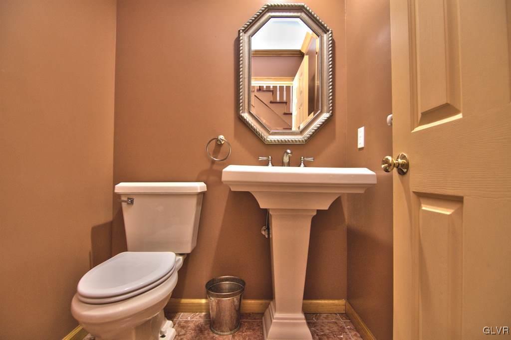 318 Edgemont Road Stroudsburg, PA 18360 - Photo 33 of 48 Gallery Image 33