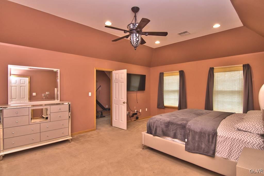 318 Edgemont Road Stroudsburg, PA 18360 - Photo 40 of 48 Gallery Image 40