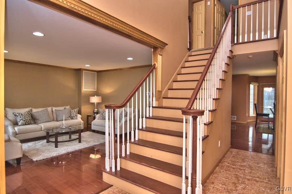 318 Edgemont Road Stroudsburg, PA 18360 - Photo 5 of 48 Gallery Image 5
