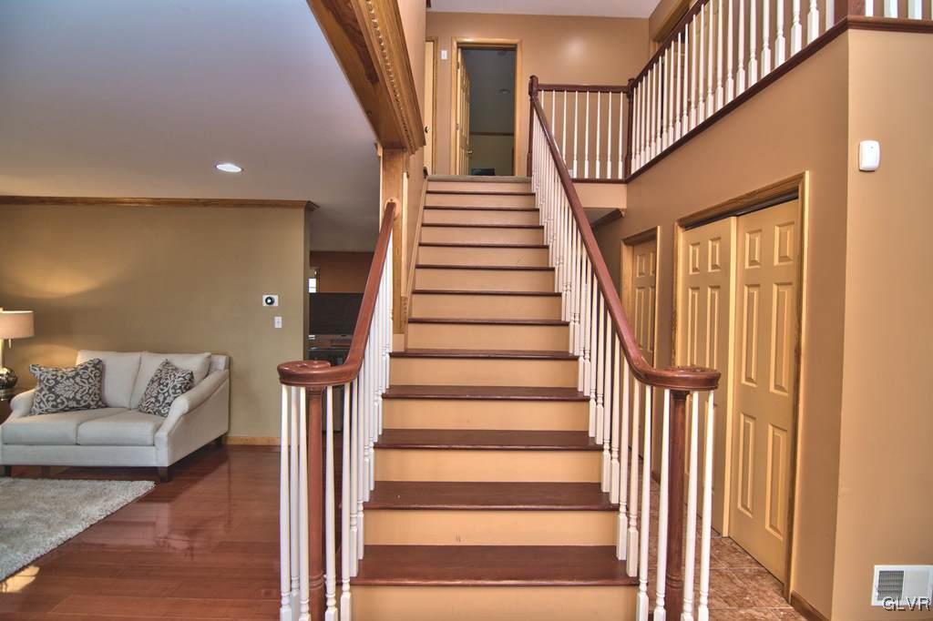 318 Edgemont Road Stroudsburg, PA 18360 - Photo 6 of 48 Gallery Image 6