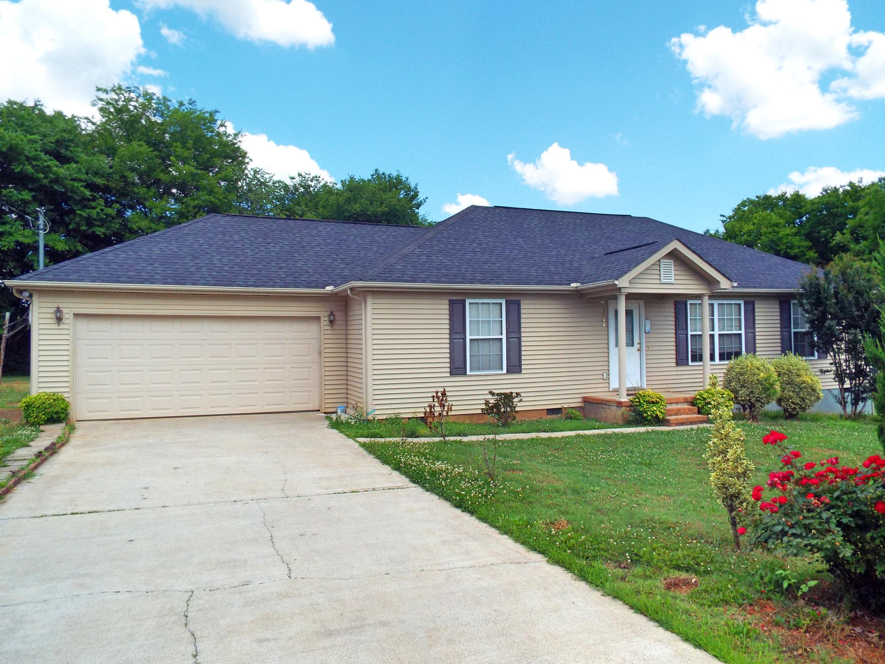 3610 Sams Road Rockford, TN 37853 - Photo 1 of 20 NICE VINYL RANCHER