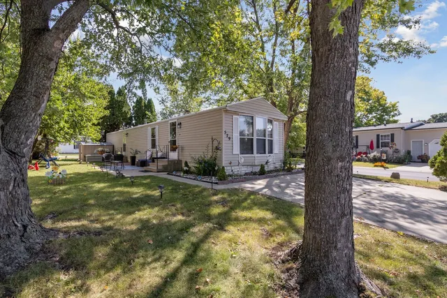 a view of a house with backyard and a tree