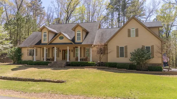 $698,000 | 1240 Point Grand Drive, Savannah, TN 38372