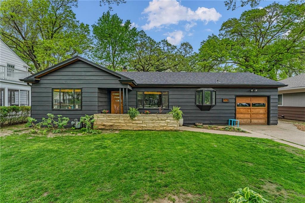 1506 University Drive Lawrence, KS 66044 - Photo 2 of 42