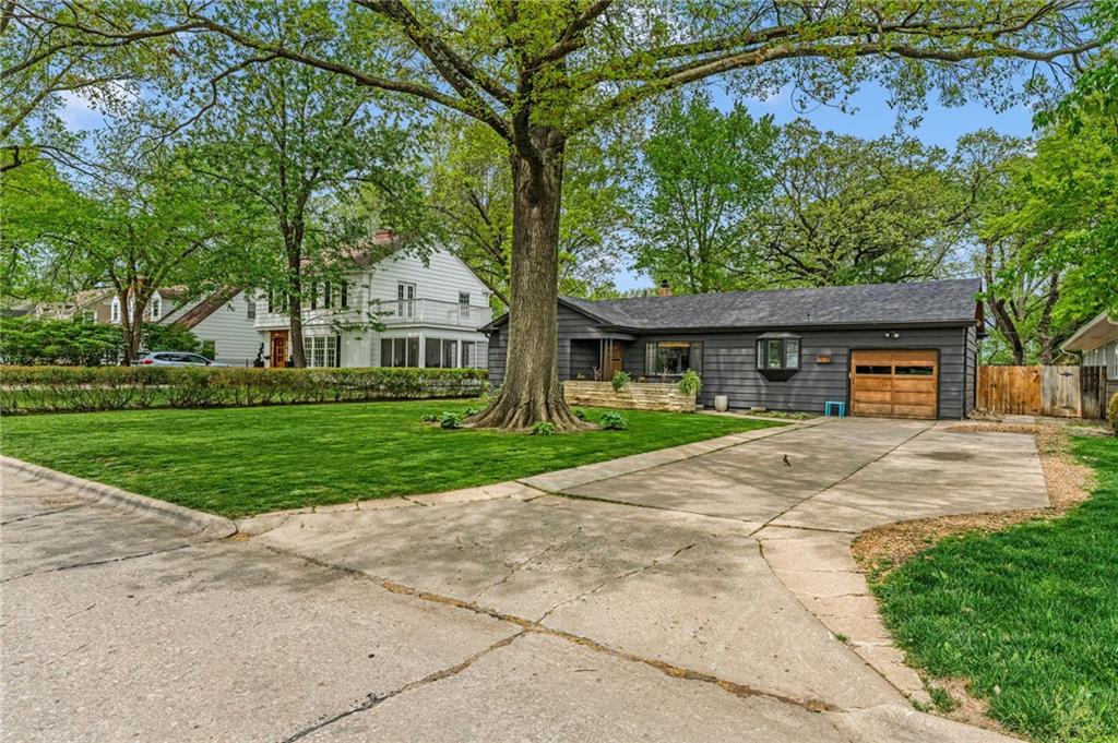 1506 University Drive Lawrence, KS 66044 - Photo 5 of 42