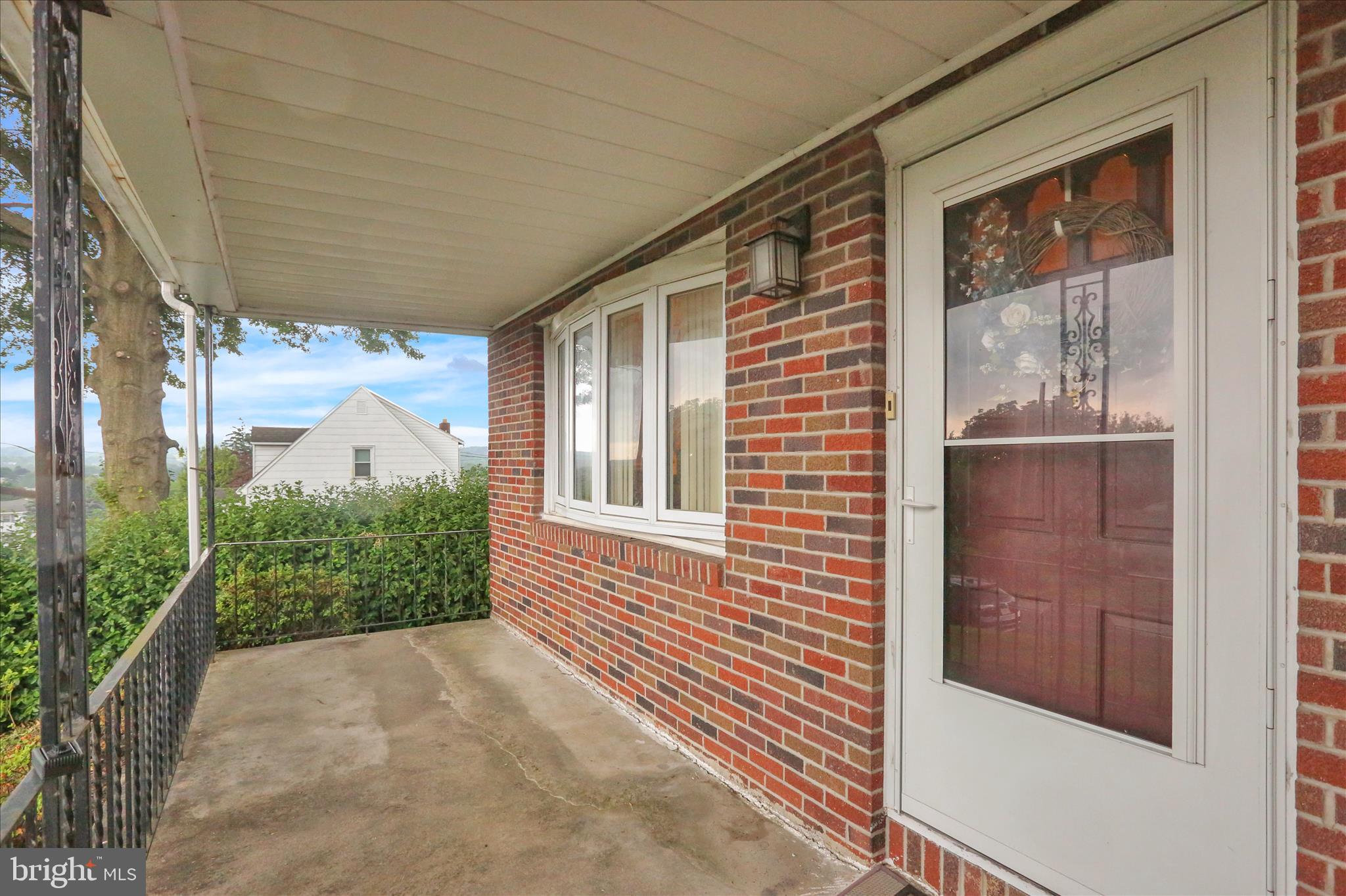430 Summit Avenue Reading, PA 19607 - Photo 7 of 29 Front porch