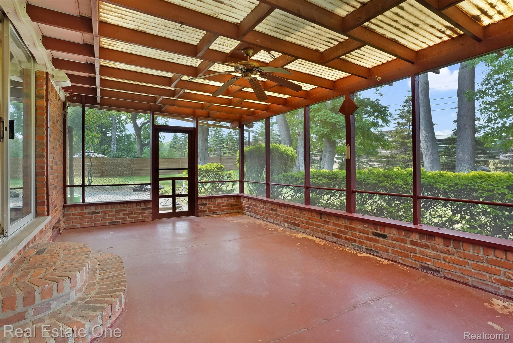 2086 Avoncrest Court Rochester, MI 48309 - Photo 29 of 38 3 seasons room