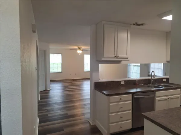$1,595 | 2621 Lee Avenue, Unit B, Fort Worth, TX 76164