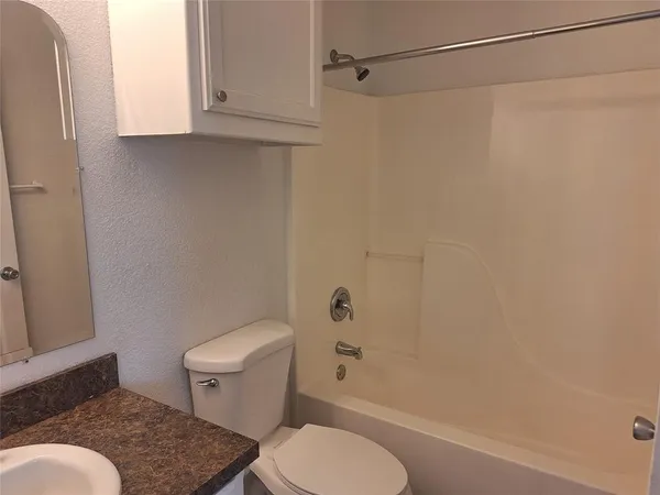 $1,595 | 2621 Lee Avenue, Unit B, Fort Worth, TX 76164