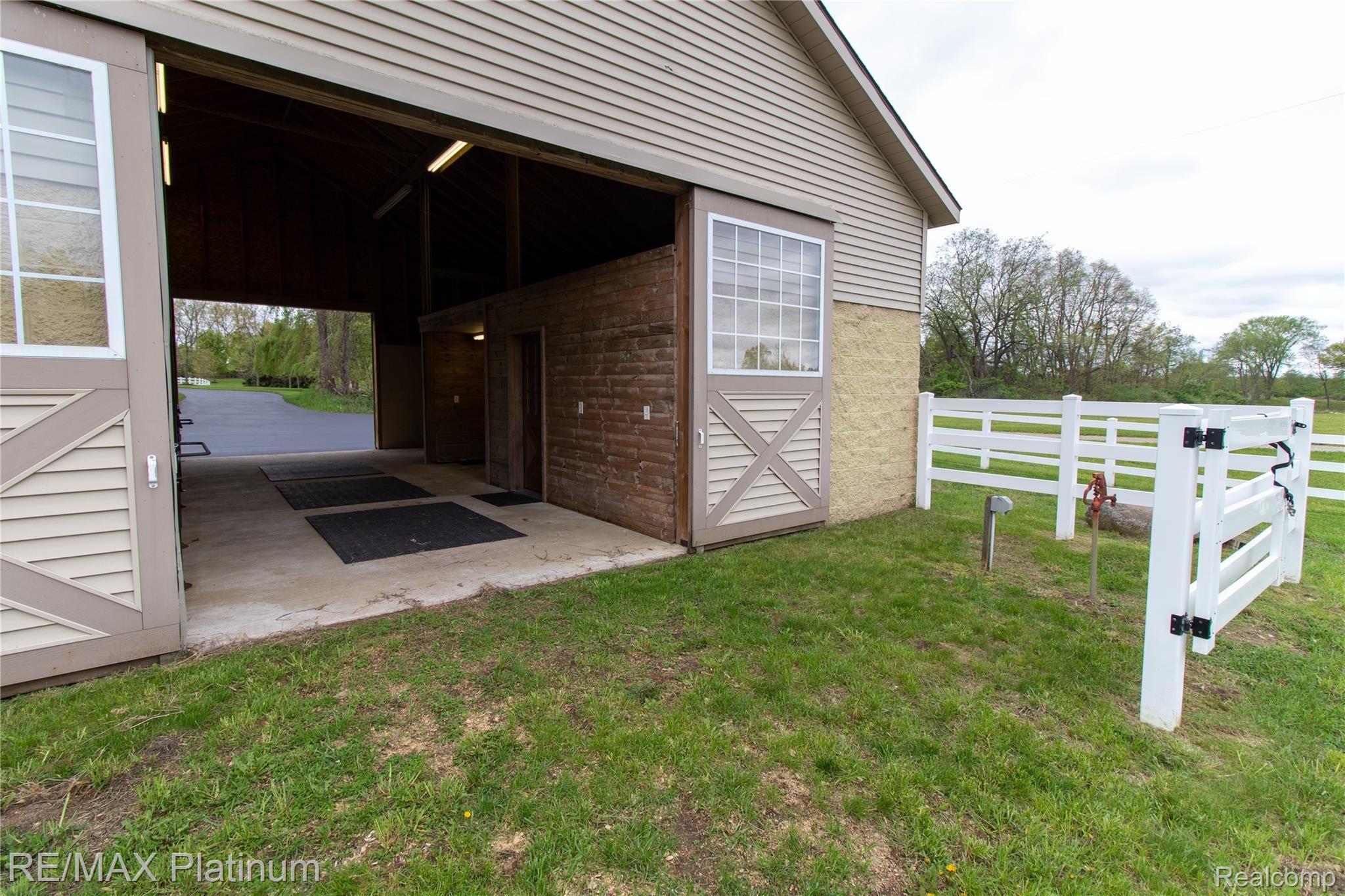 12983 Holtforth Road Fenton, MI 48430 - Photo 76 of 90 76.jpg