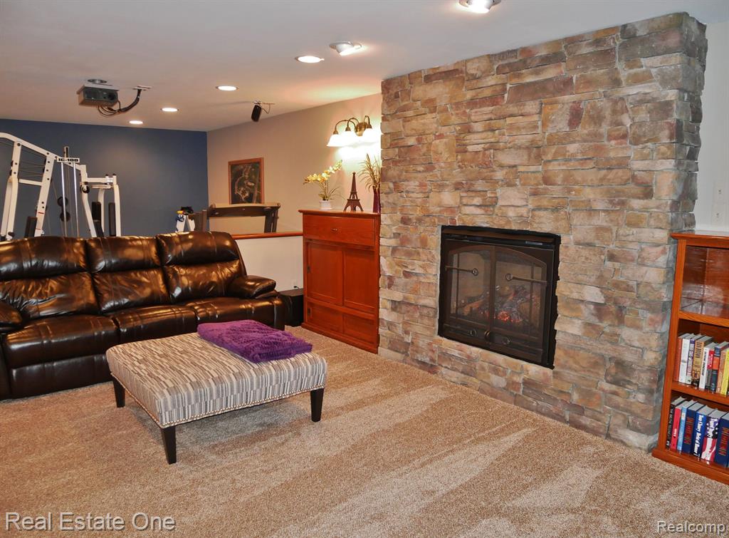 3328 Brompton Rochester Hills, MI 48309 - Photo 14 of 35