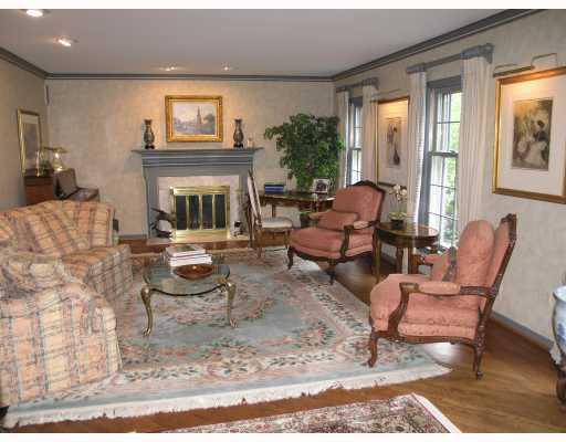 601 Twin Pine Road Fox Chapel, PA 15215 - Photo 4 of 16 Living Room.