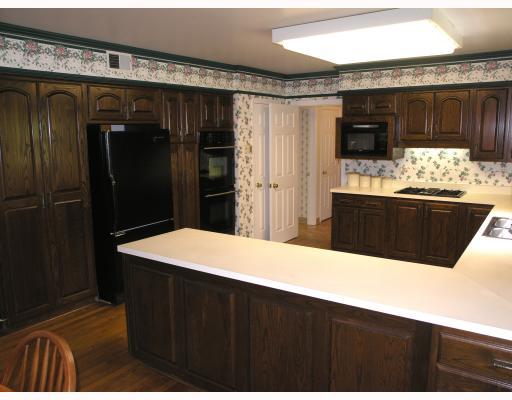 601 Twin Pine Road Fox Chapel, PA 15215 - Photo 7 of 16 Kitchen.