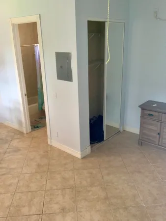 a view of empty room with window