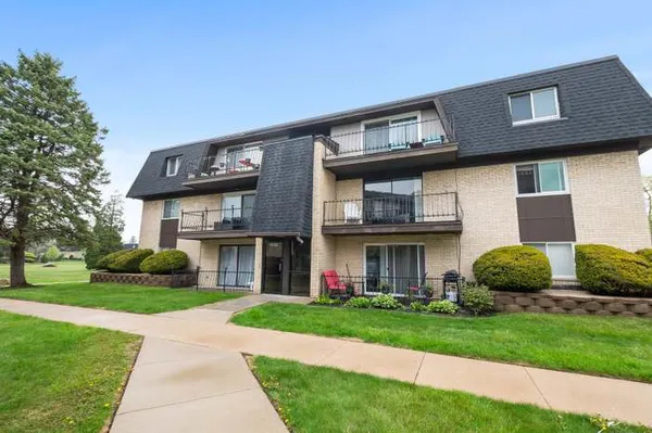$184,900 | 11123 South 84th Avenue, Unit 2B, Palos Hills, IL 60465
