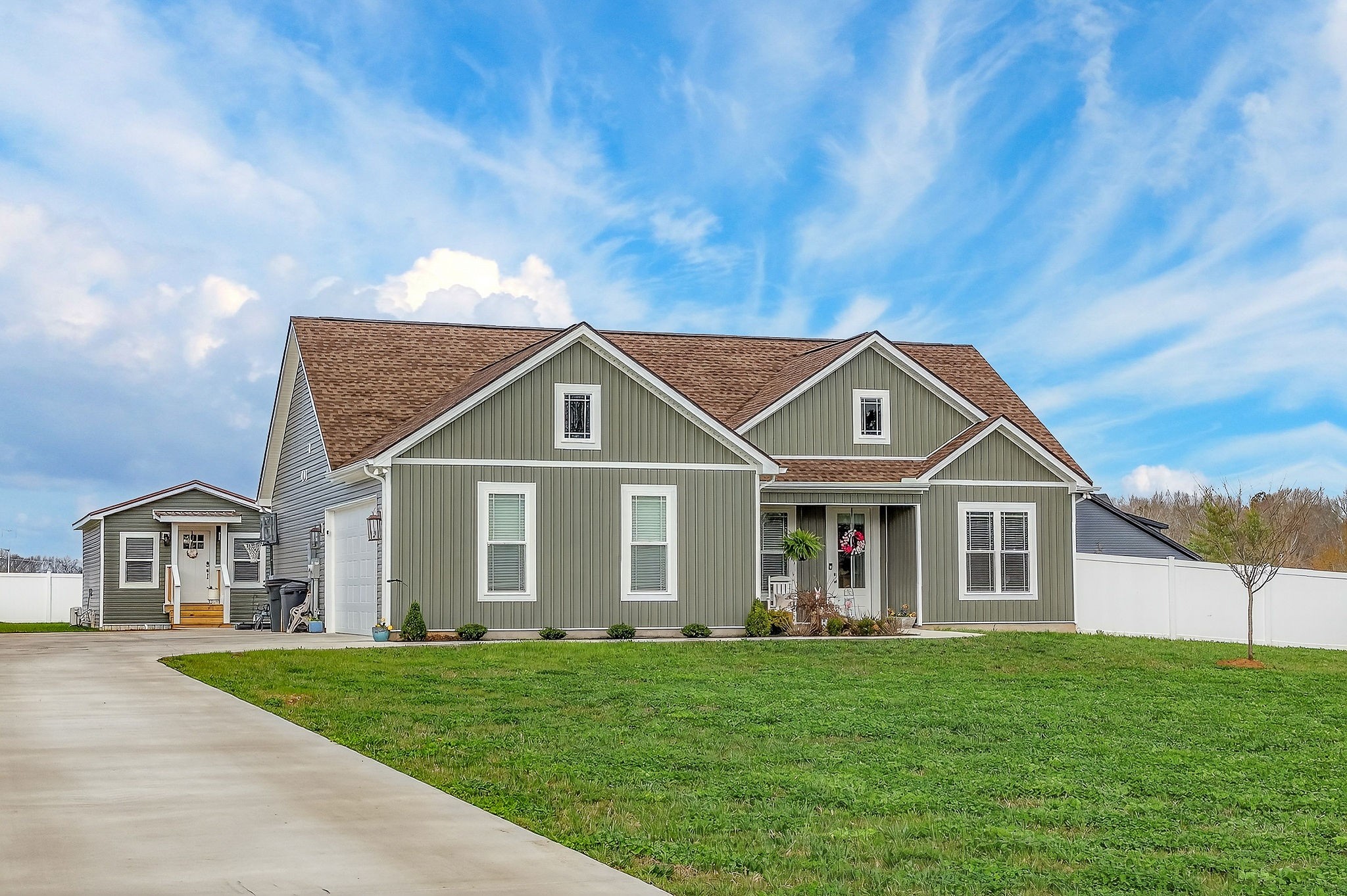 1073 Arch Cope Road Morrison, TN 37357 - Photo 1 of 42 a front view of a house with a garden