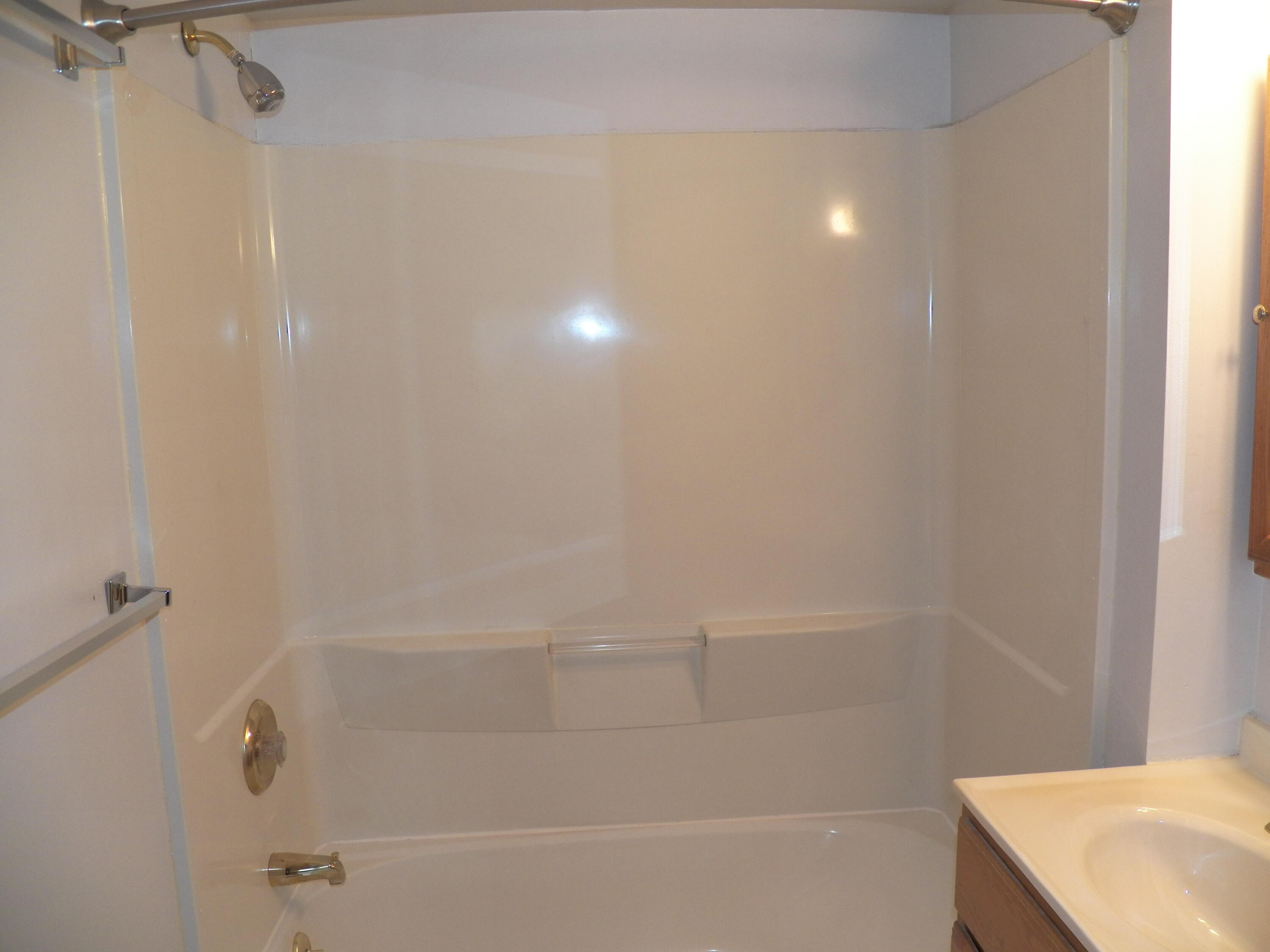 3606 Division Street Manitowoc, WI 54220 - Photo 14 of 45 Main Floor Bath View 2