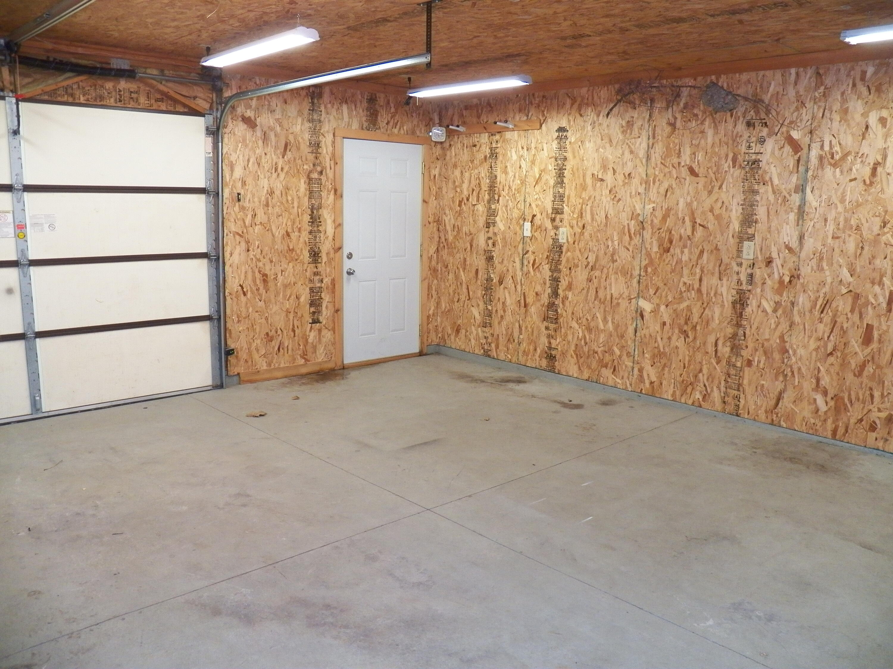 3606 Division Street Manitowoc, WI 54220 - Photo 33 of 45 1.5 Car Garage View 3