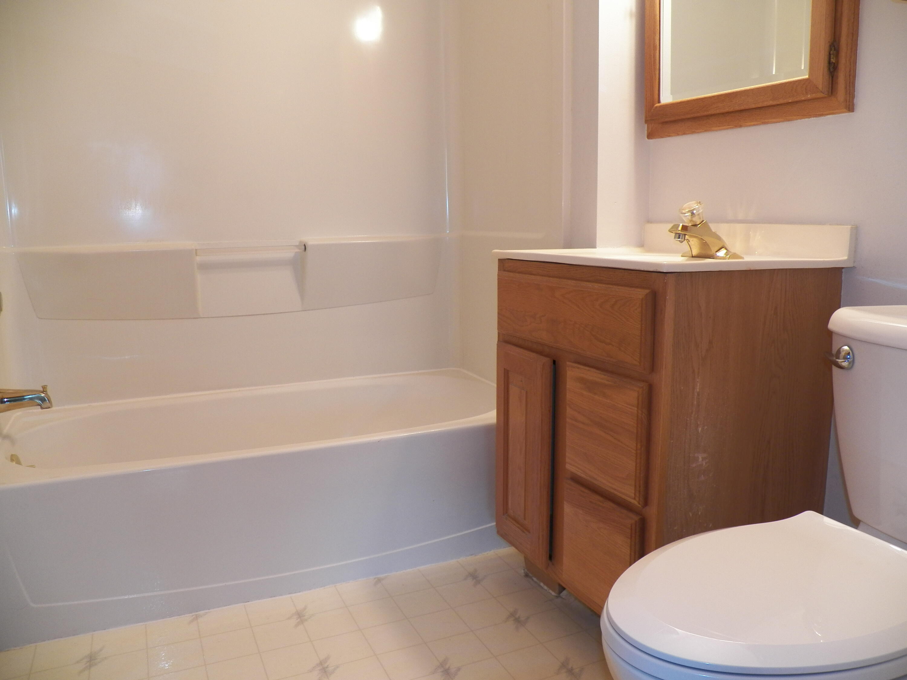 3606 Division Street Manitowoc, WI 54220 - Photo 4 of 45 Main Floor Bath View 1