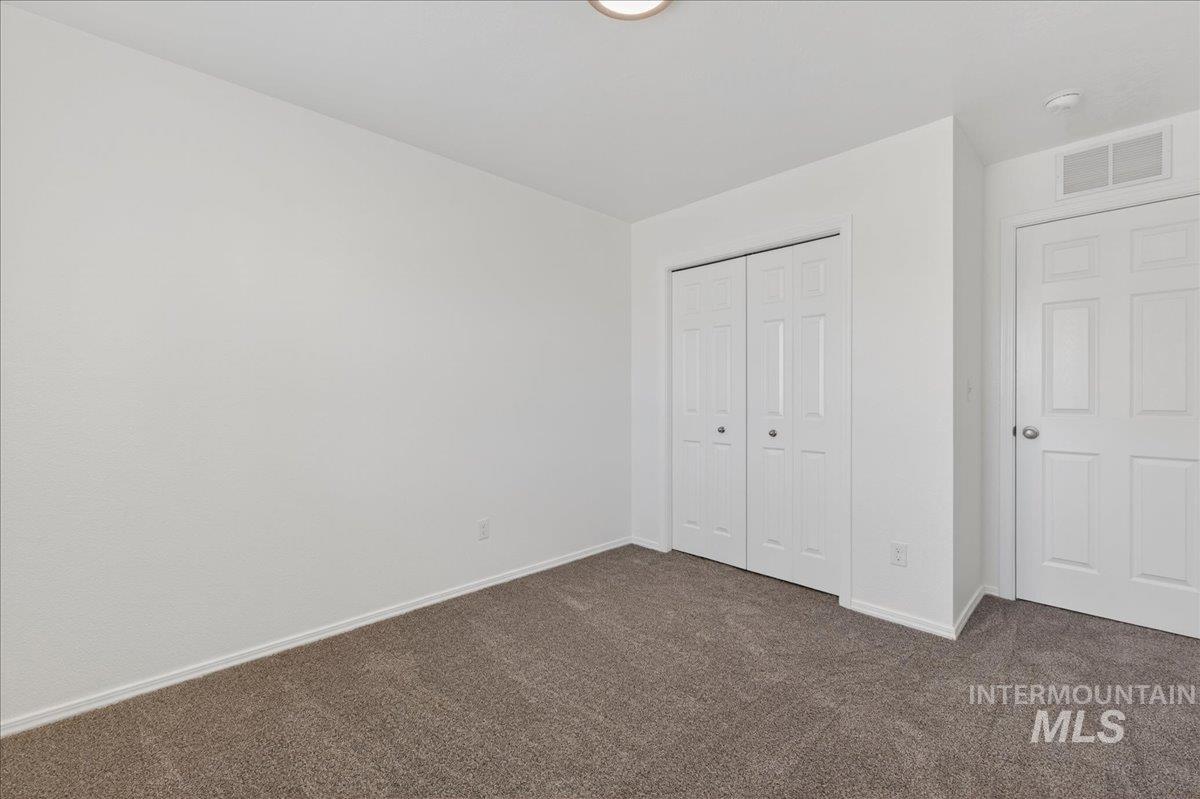 913 West Apple Pine Street Meridian, ID 83646 - Photo 17 of 32 Neutral tone wall finishes