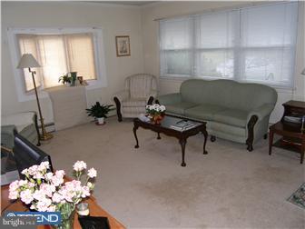 425 Norma Road Ambler, PA 19002 - Photo 3 of 9 Living Room