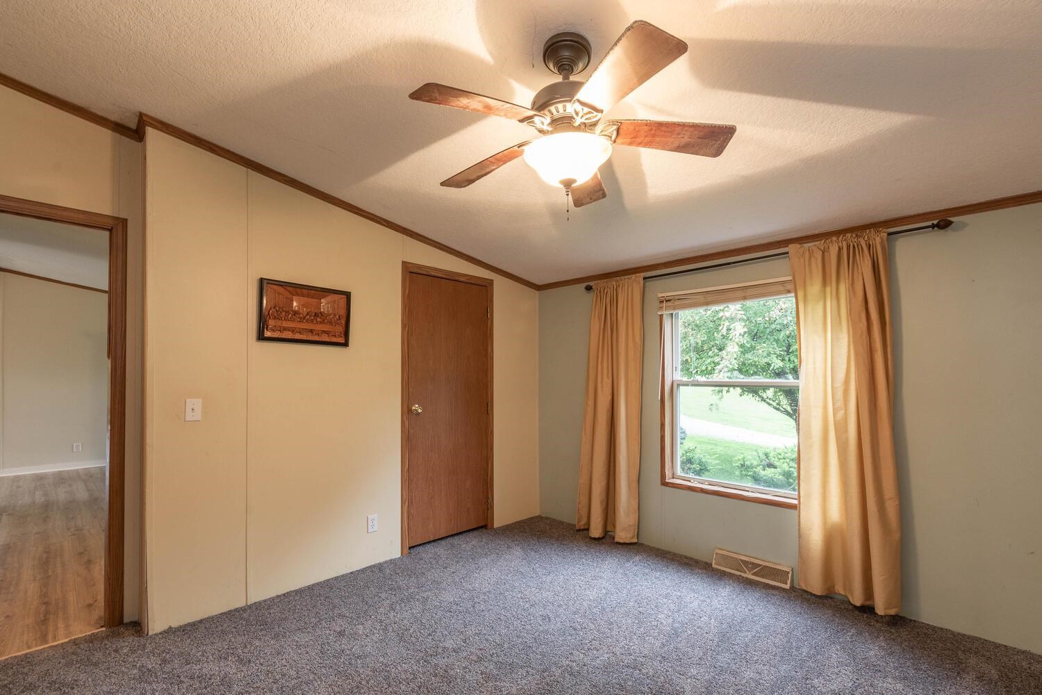 588 East Miller Road Bloomfield, IN 47424 - Photo 14 of 29 Gallery Image 14