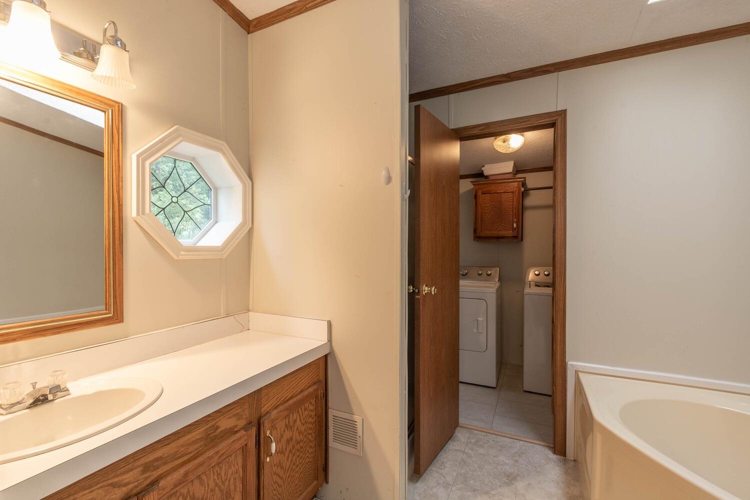 588 East Miller Road Bloomfield, IN 47424 - Photo 16 of 29 Gallery Image 16