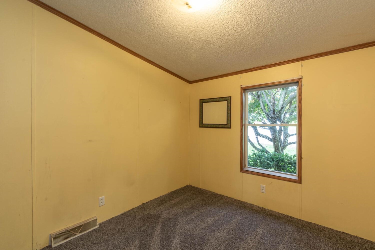 588 East Miller Road Bloomfield, IN 47424 - Photo 21 of 29 Gallery Image 21