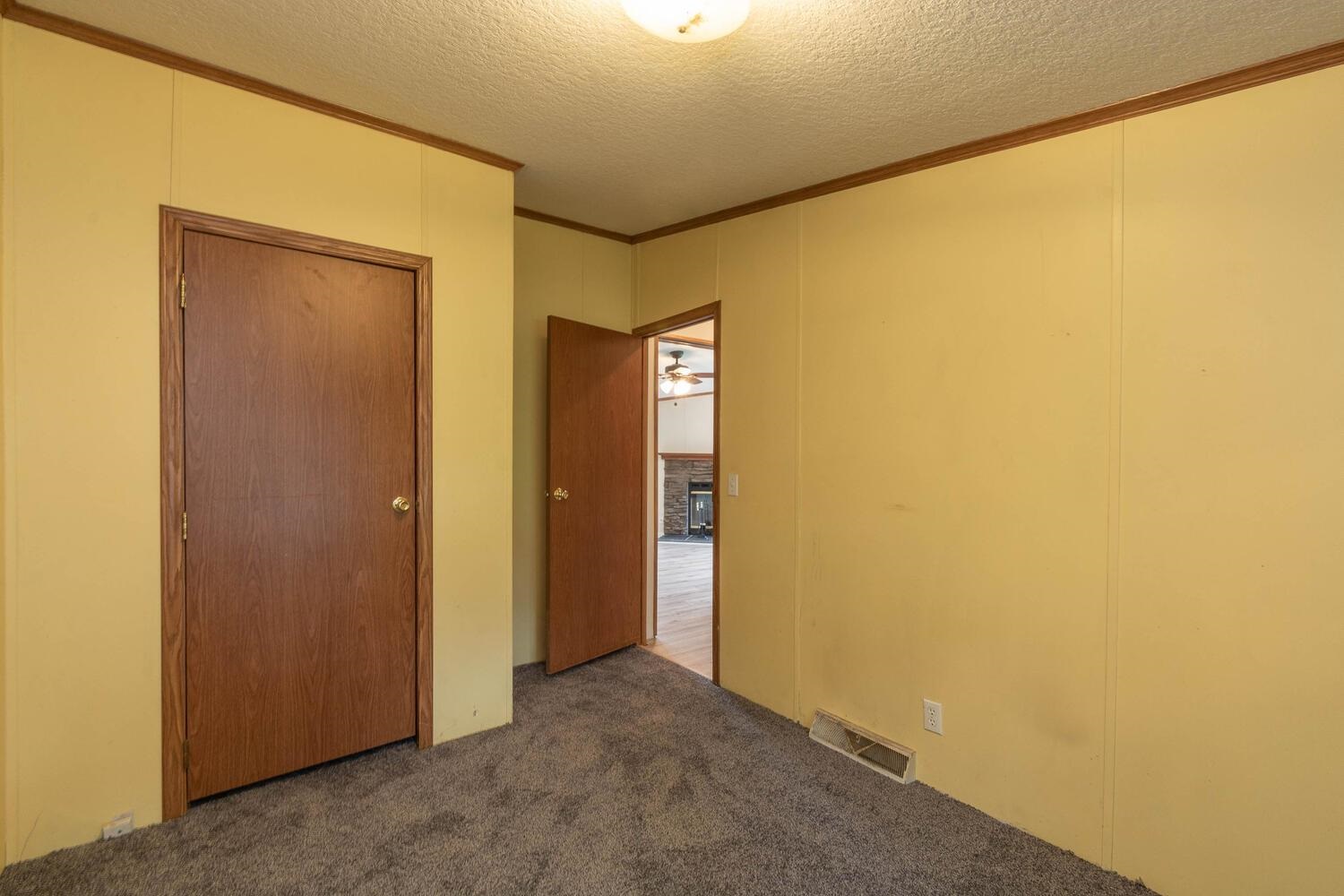 588 East Miller Road Bloomfield, IN 47424 - Photo 22 of 29 Gallery Image 22