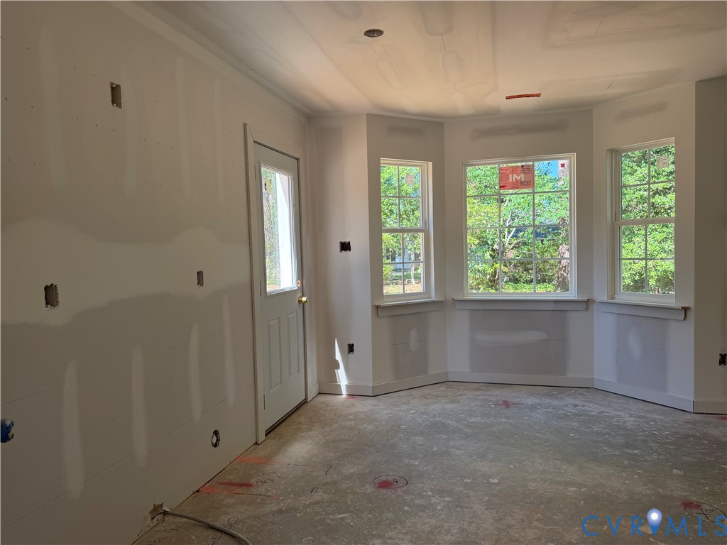 21305 Rutledge Avenue Petersburg, VA 23803 - Photo 11 of 14 an empty room with windows and closet