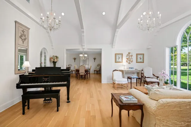 $1,695,000 | 2255 French Creek Circle, Wayzata, MN 55391