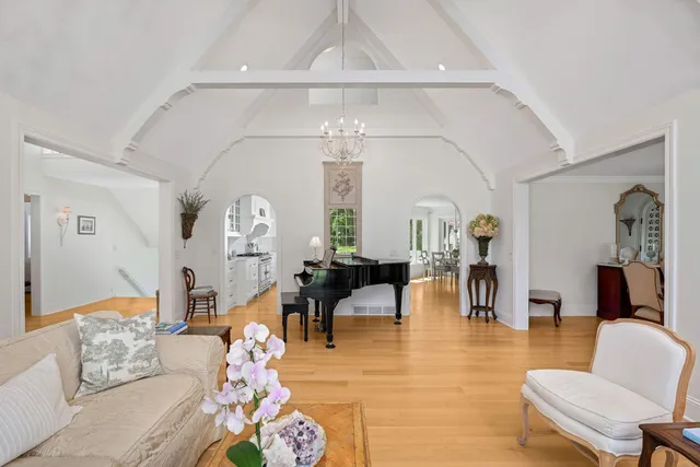 $1,695,000 | 2255 French Creek Circle, Wayzata, MN 55391