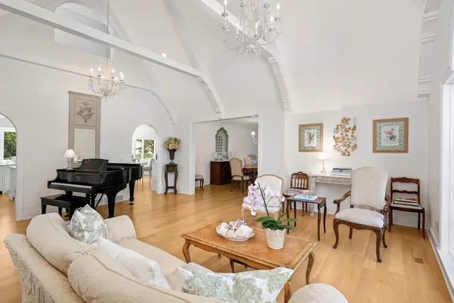 $1,695,000 | 2255 French Creek Circle, Wayzata, MN 55391