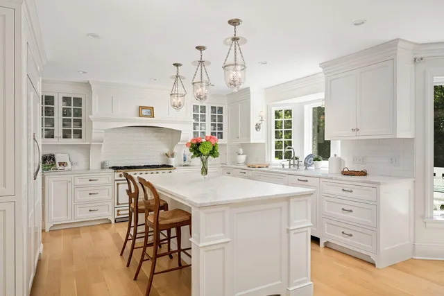 $1,695,000 | 2255 French Creek Circle, Wayzata, MN 55391